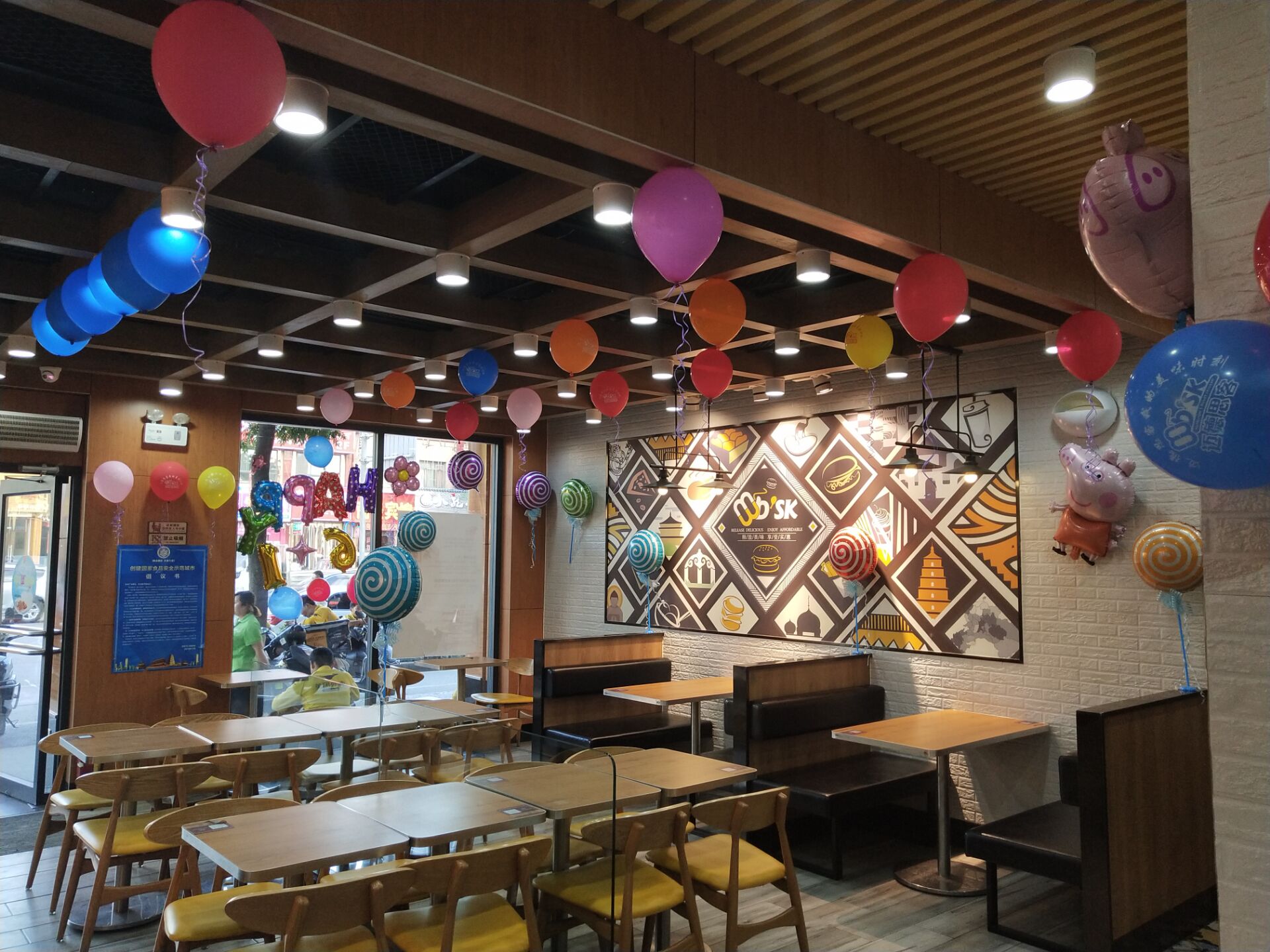 西式快餐加盟品牌迈德思客用小投资带来大财富