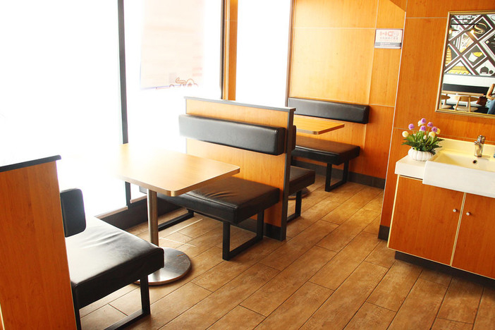 西式快餐受许人有权向特许人拿哪些资料？