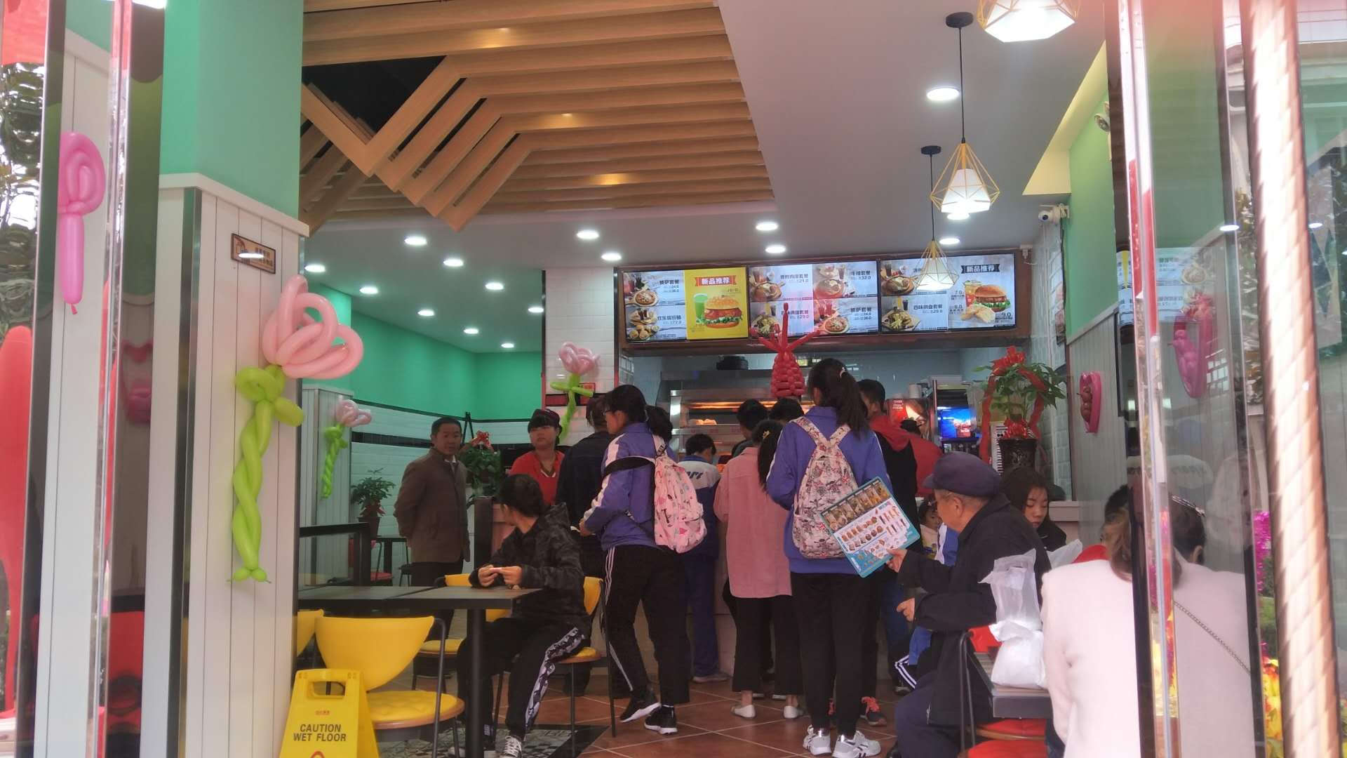 西式快餐店加盟品牌的费用多少