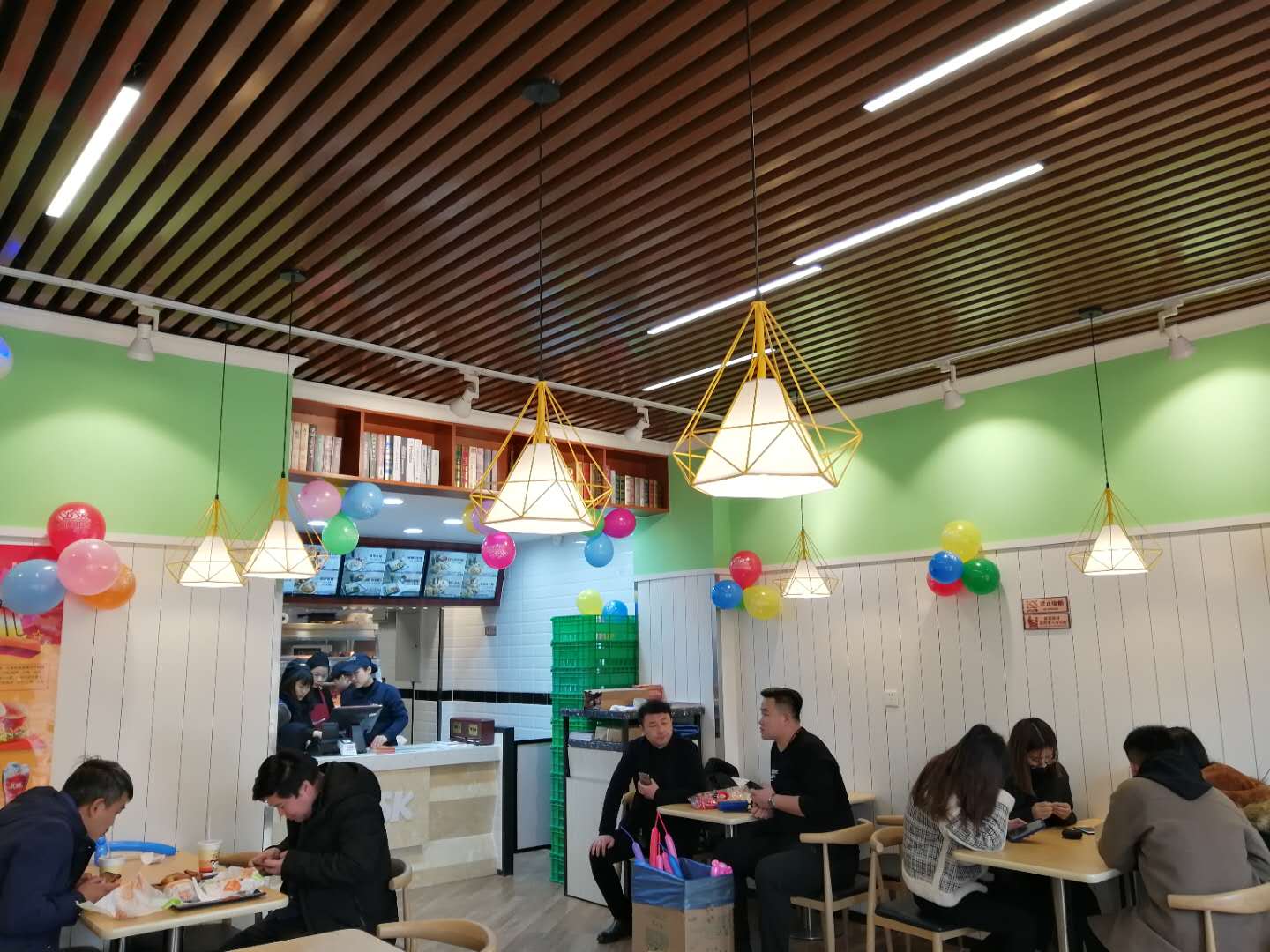 加盟商对西式快餐的服务方面有哪些考察内容