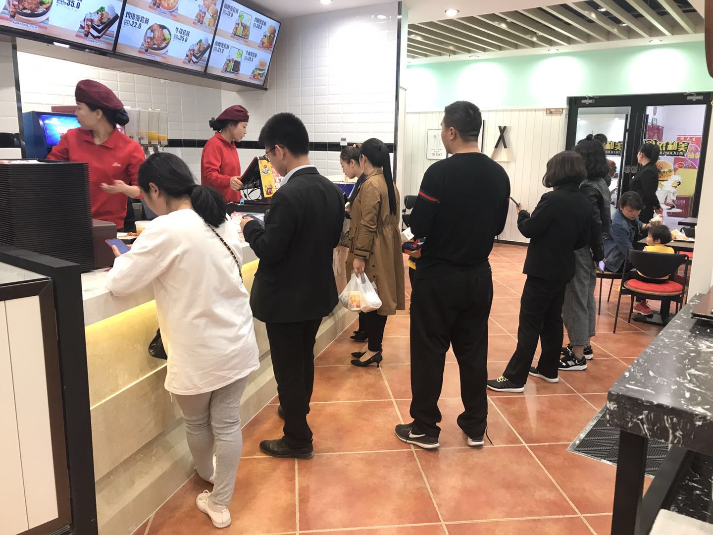 汉堡加盟:迈德思客延安吴起店盛大开业