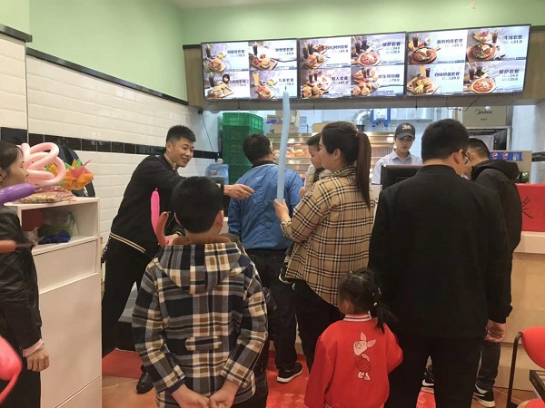 汉堡加盟:迈德思客渭南万达广场店盛大开业
