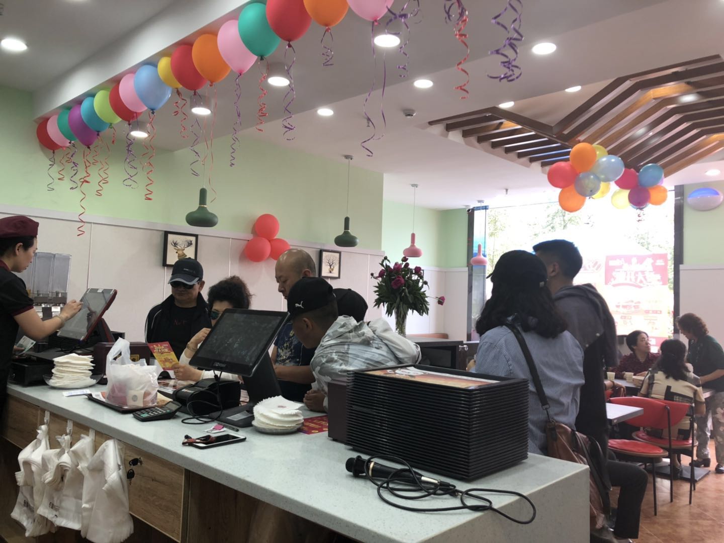 汉堡加盟:迈德思客西宁西海路店盛大开业